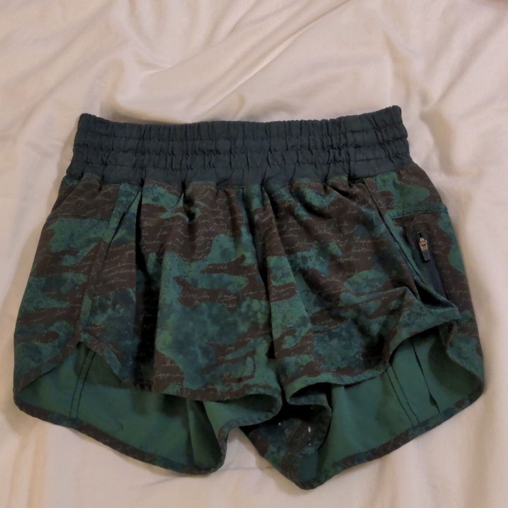 Lululemon tracker shorts